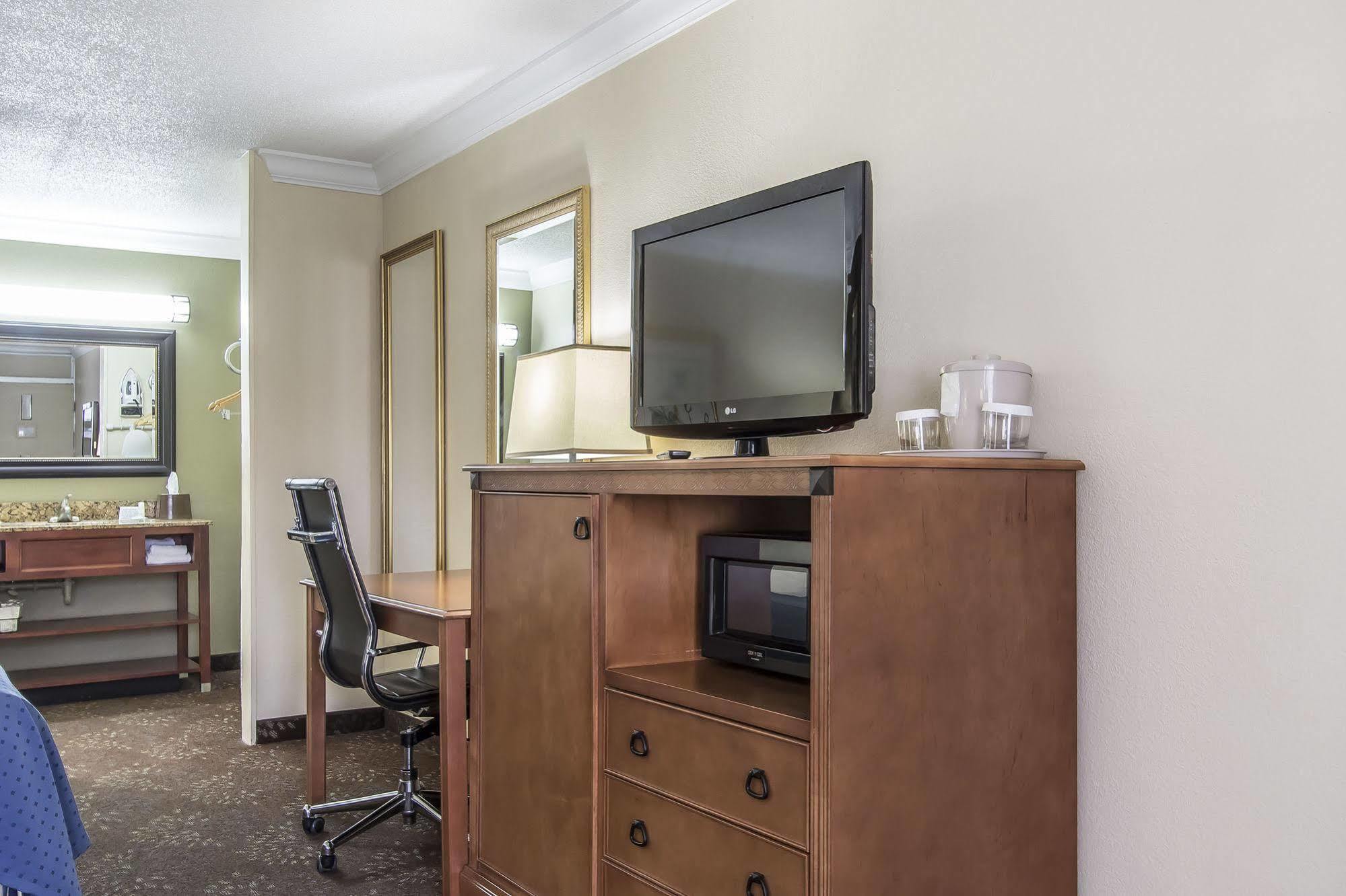 Clarion Inn מורגן סיטי מראה חיצוני תמונה
